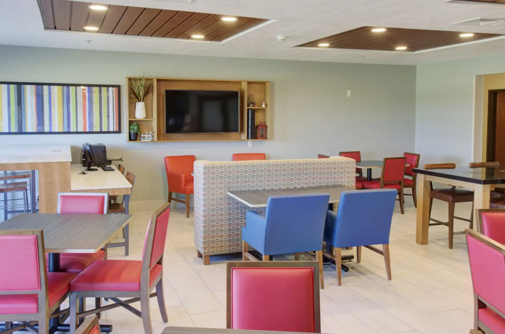 Holiday Inn Express & Suites Le Mars by IHG