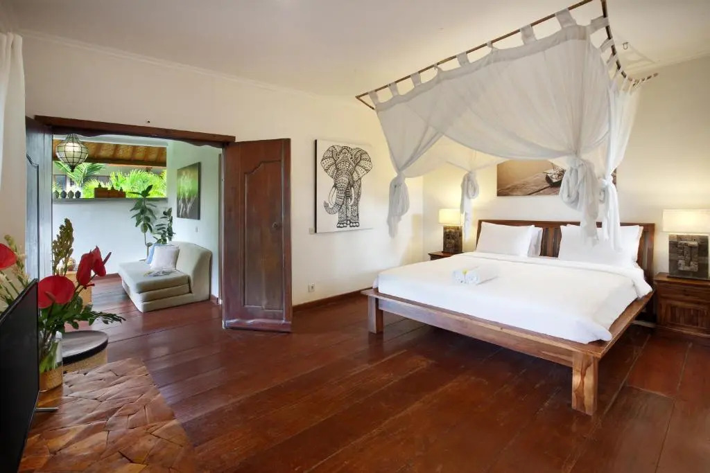 BIG Private 7 BED, 7 BATH, Goldflower Villa with 2x Pool, 2x lounge, Best location