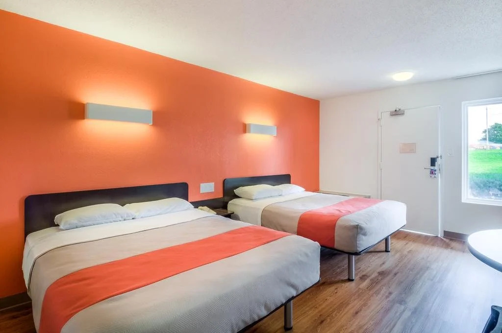 Motel 6 Normal