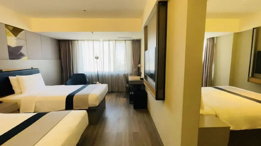 Homeinn Selected Hotel (Dandong Railway Station Post and Telecommunications Building)