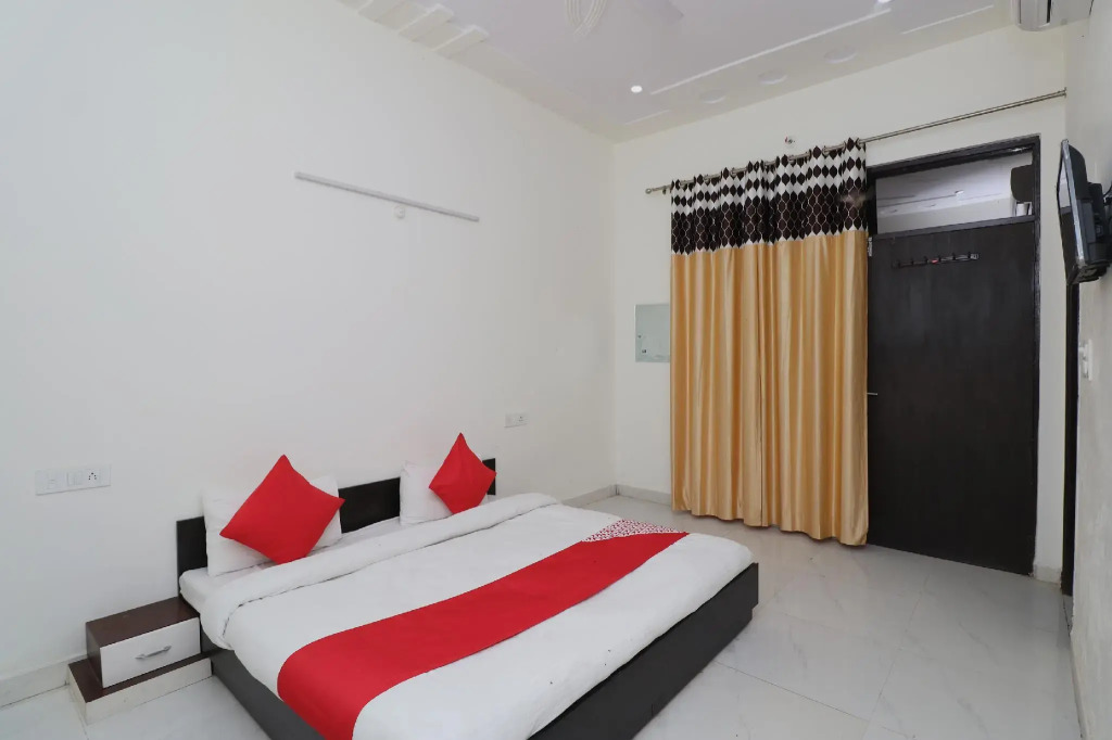 OYO 15749 Vrinda Residency