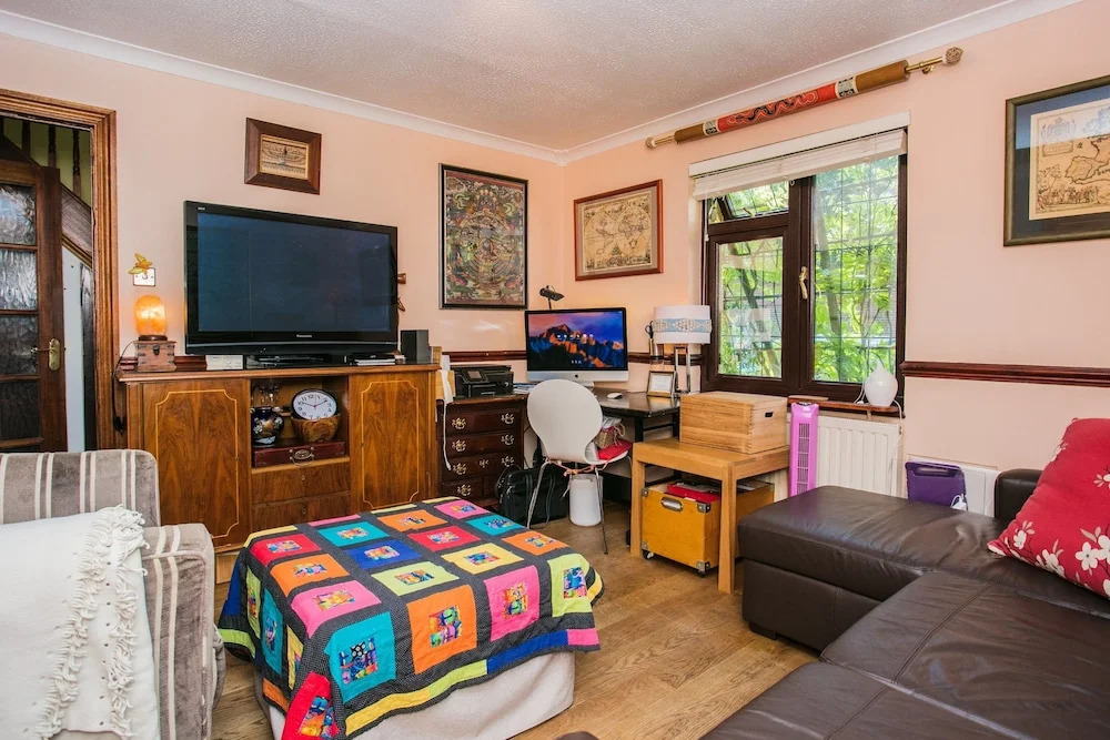 Spacious 3 Bedroom in South East London With Garden