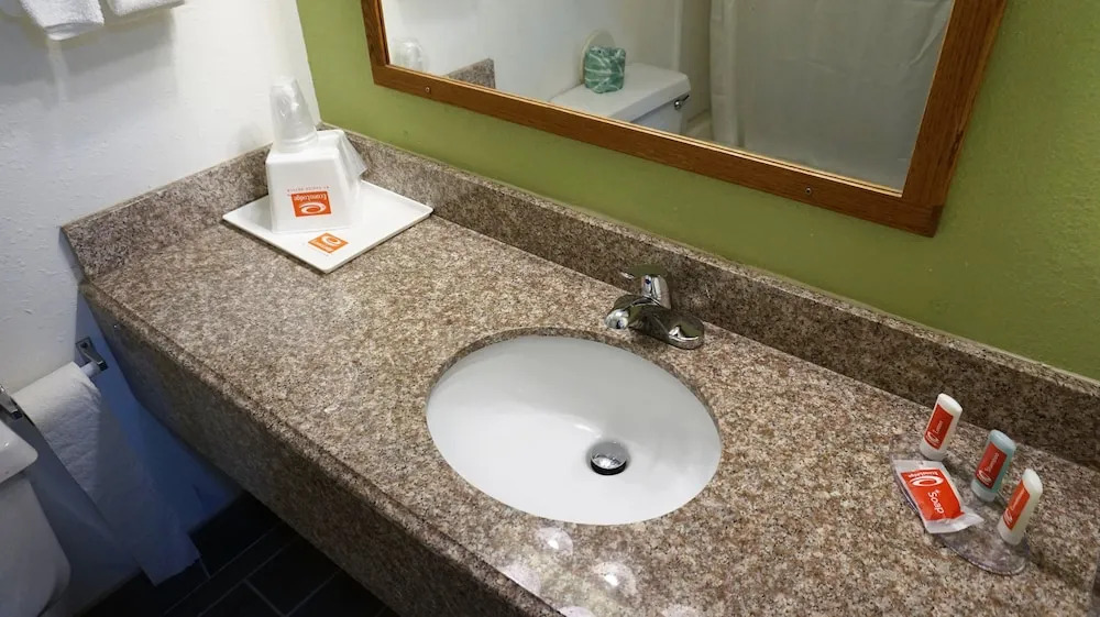 Econo Lodge Inn & Suites Pekin - Peoria Area