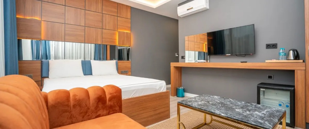 Center Suite
