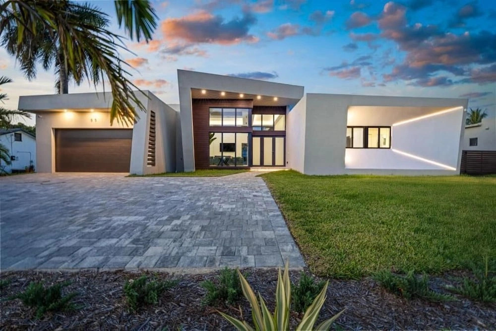 Miami Ultra Villa w Pool by Glam Homes