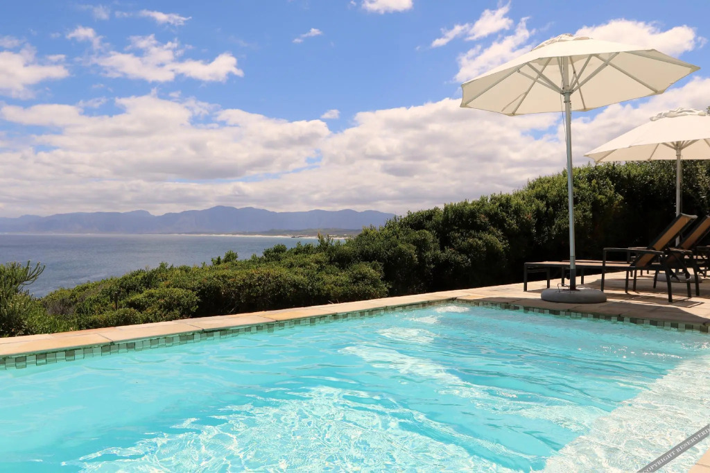 Cliff Lodge