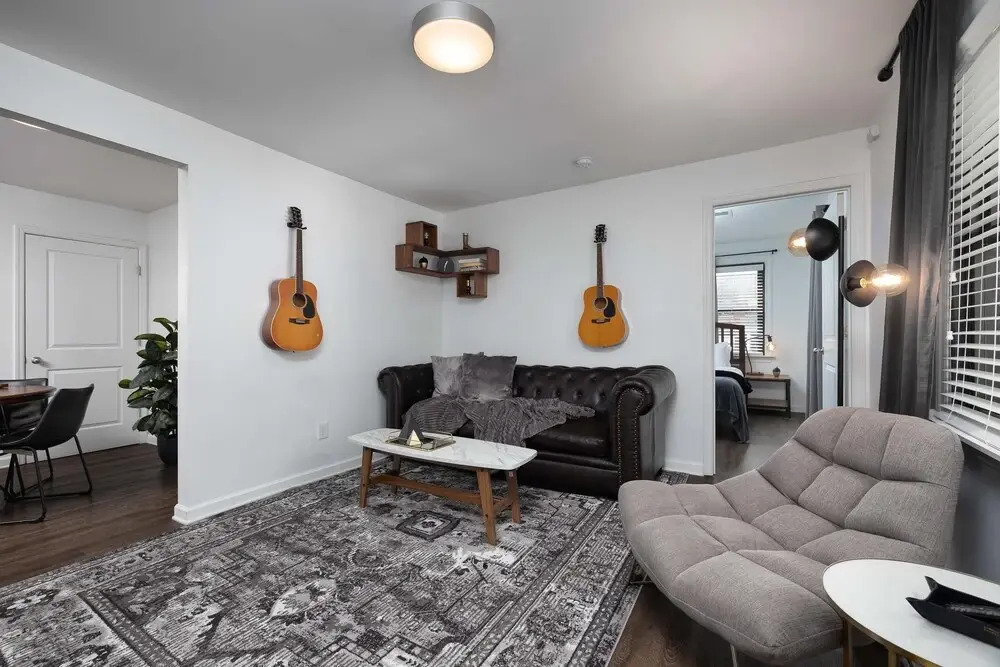JURNY - Close to Music Row - 4 Bedroom Apartments