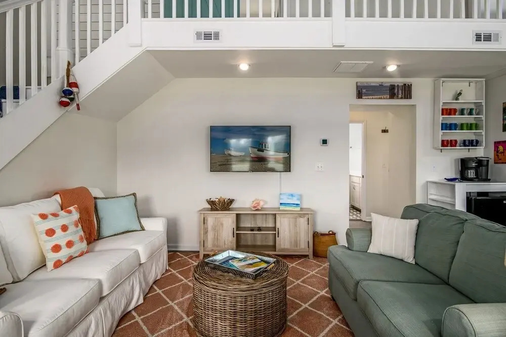 Dream Weaver 4 Bedroom Home by RedAwning