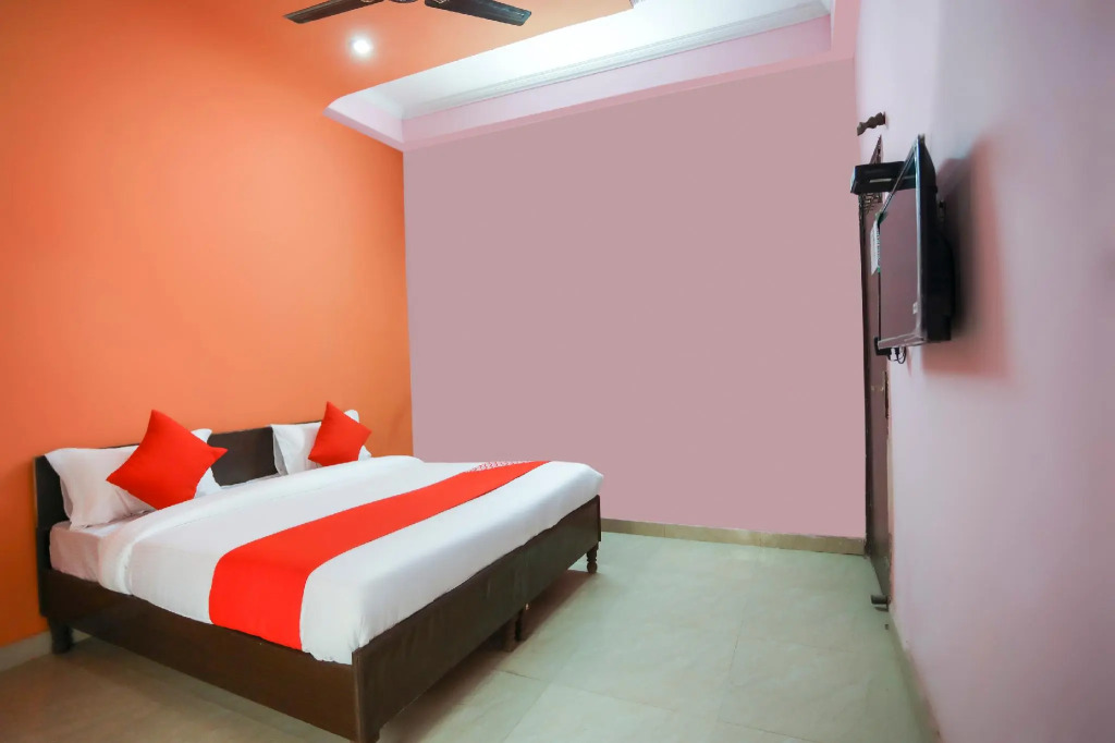 OYO 68893 Rahul Residency