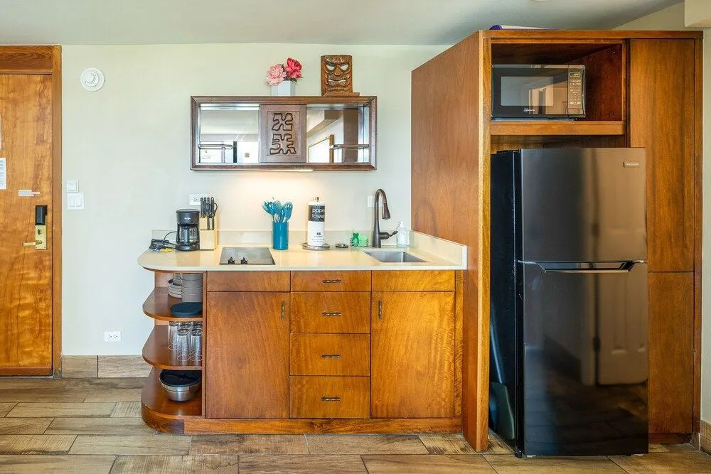 Gorgeous One Bedroom Bamboo Blocks From the Beach by Redawning