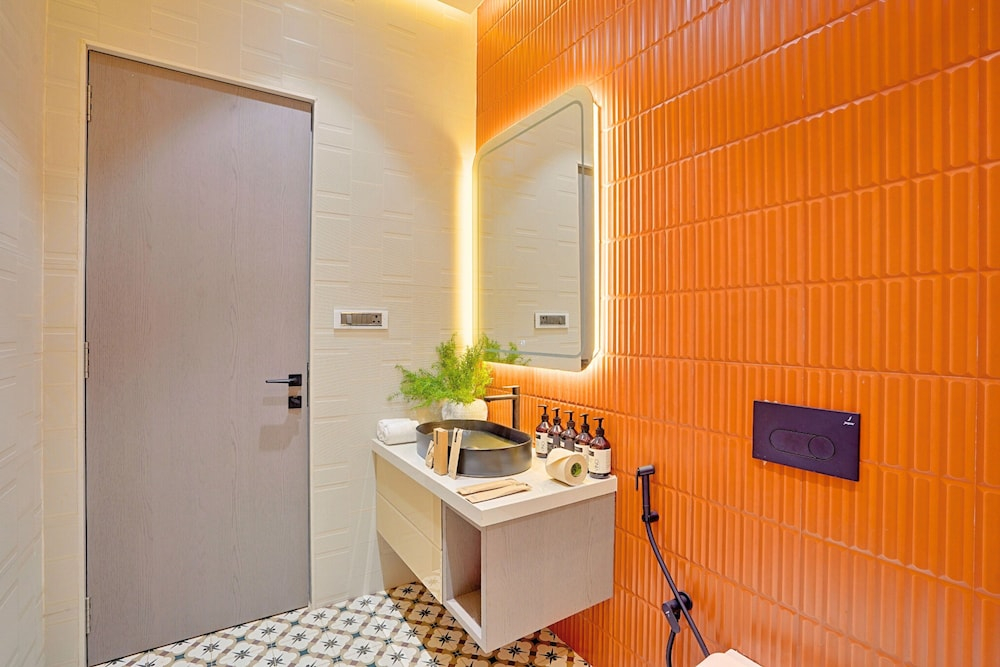 ELIVAAS Meraki Luxe 6BHK Glass Villa