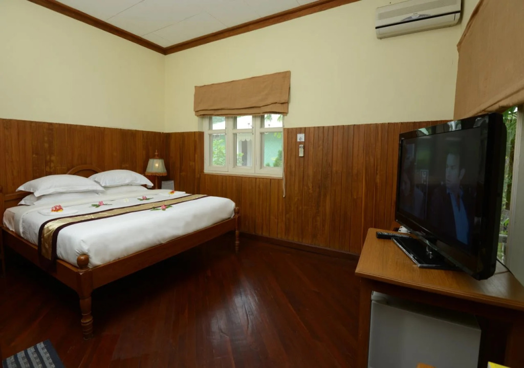 Kyaw Hotel