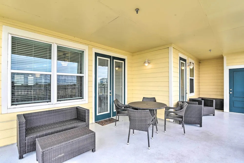 Beach Days & Resort-style Fun! Galveston Retreat
