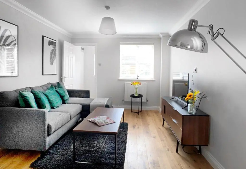 Wokingham - 2 bed with parking