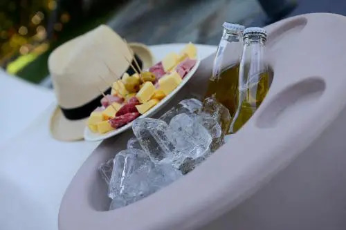 Bernies Bed & Breakfast , A 3 KILOMETROS DEL AEROP EZEIZA, VAN ,IN-OUT, FREE EZEIZA AIRPORT