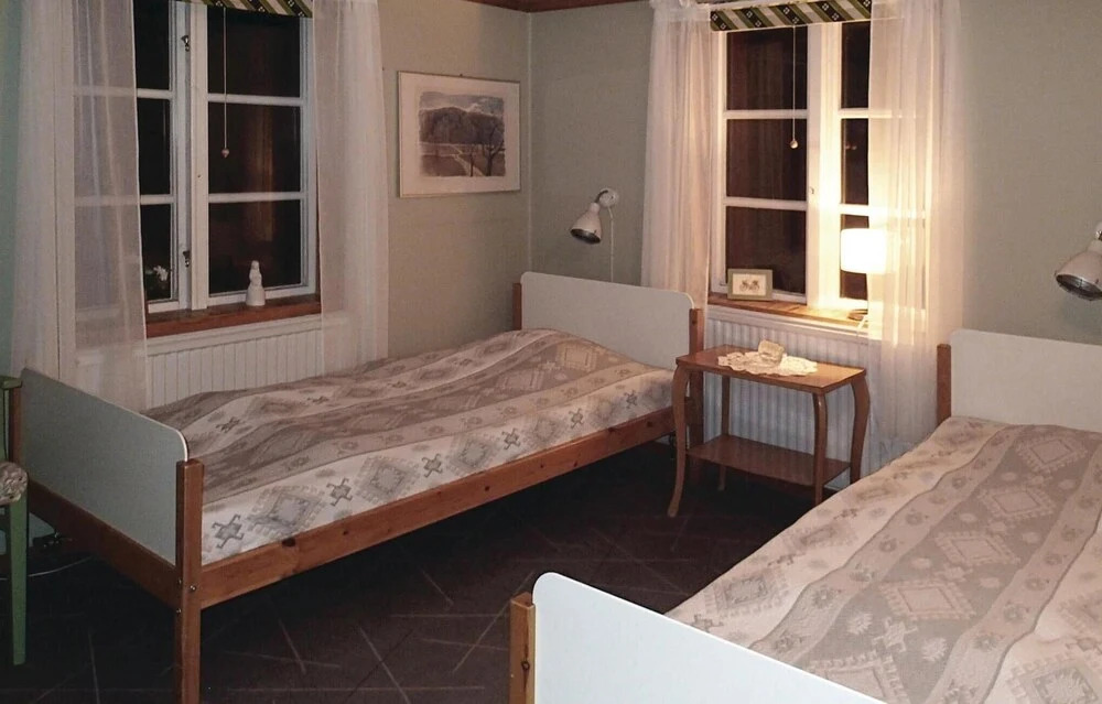 Awesome Home in Ed With 4 Bedrooms and Wifi