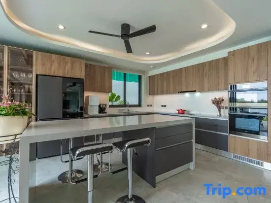 Lakeside 5-BR New Pool Villa in Gated Community
