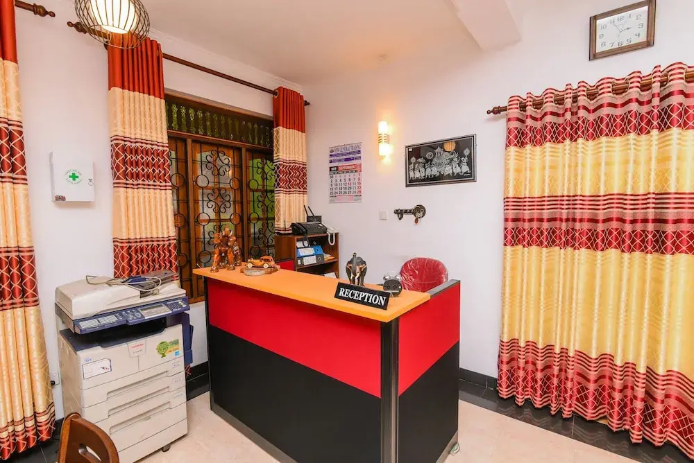 OYO 392 Redstar Kandyan