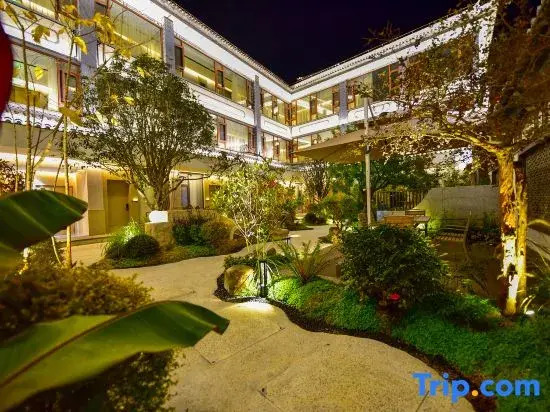 Lavande Hotel (Weishan Ancient Town Pioneer Academy Branch)