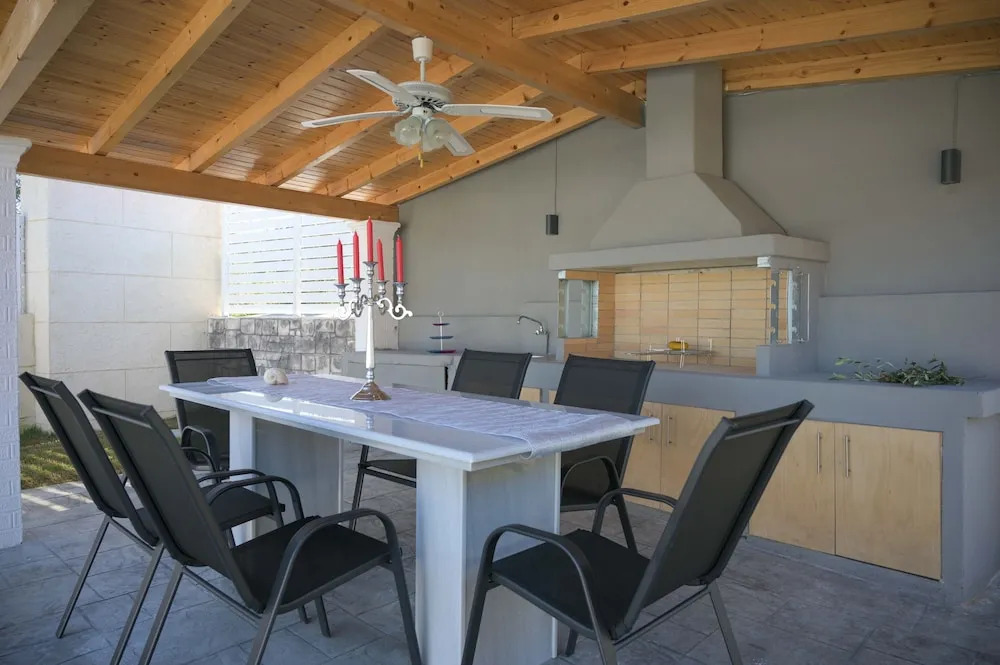 6 Bed Villa - Sleeps 15 - Pets - Pool - Jacuzzi