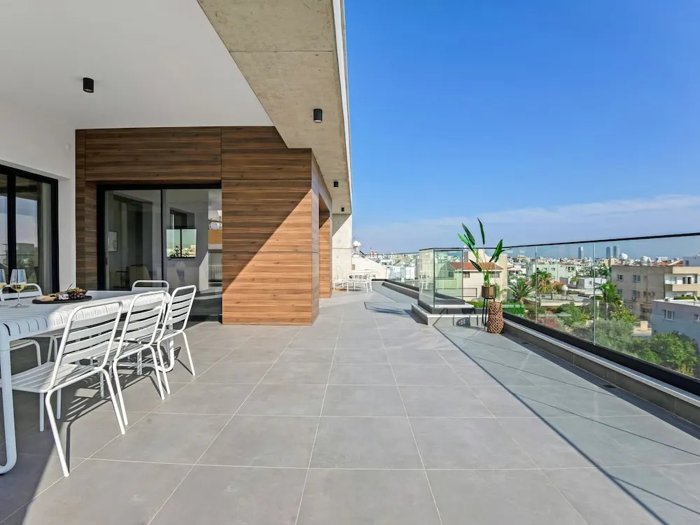 Sanders Crystal 1 - Large 4-bdr Penthouse With Shared Pool