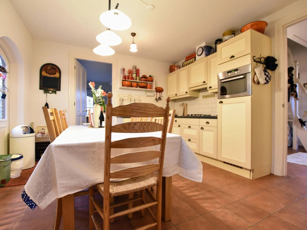 Spacious holiday farm in Bronckhorst with private garden