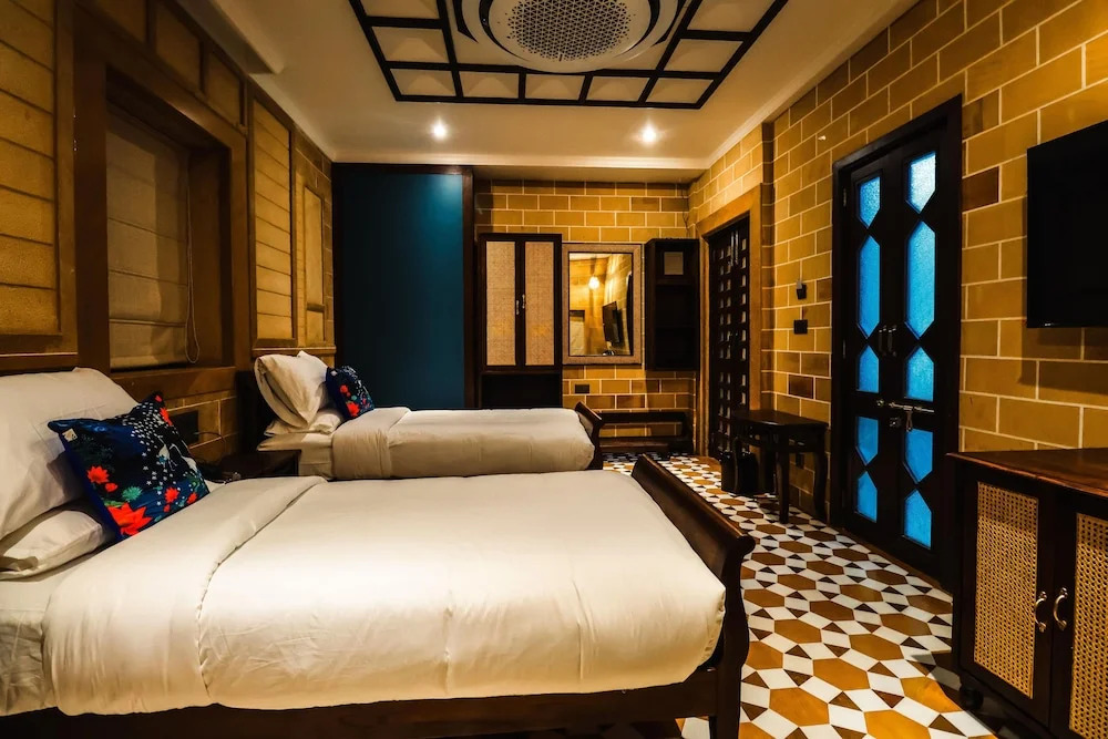 Guulab Haveli - Opp Fort