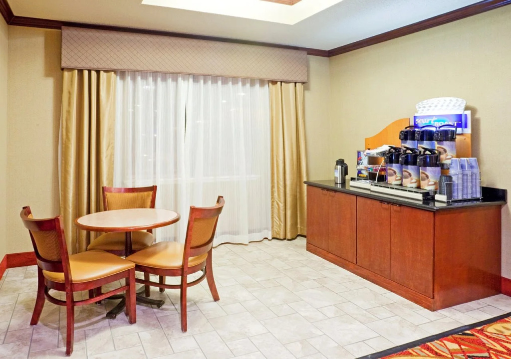 Holiday Inn Express Hotel & Suites Mount Pleasant by IHG