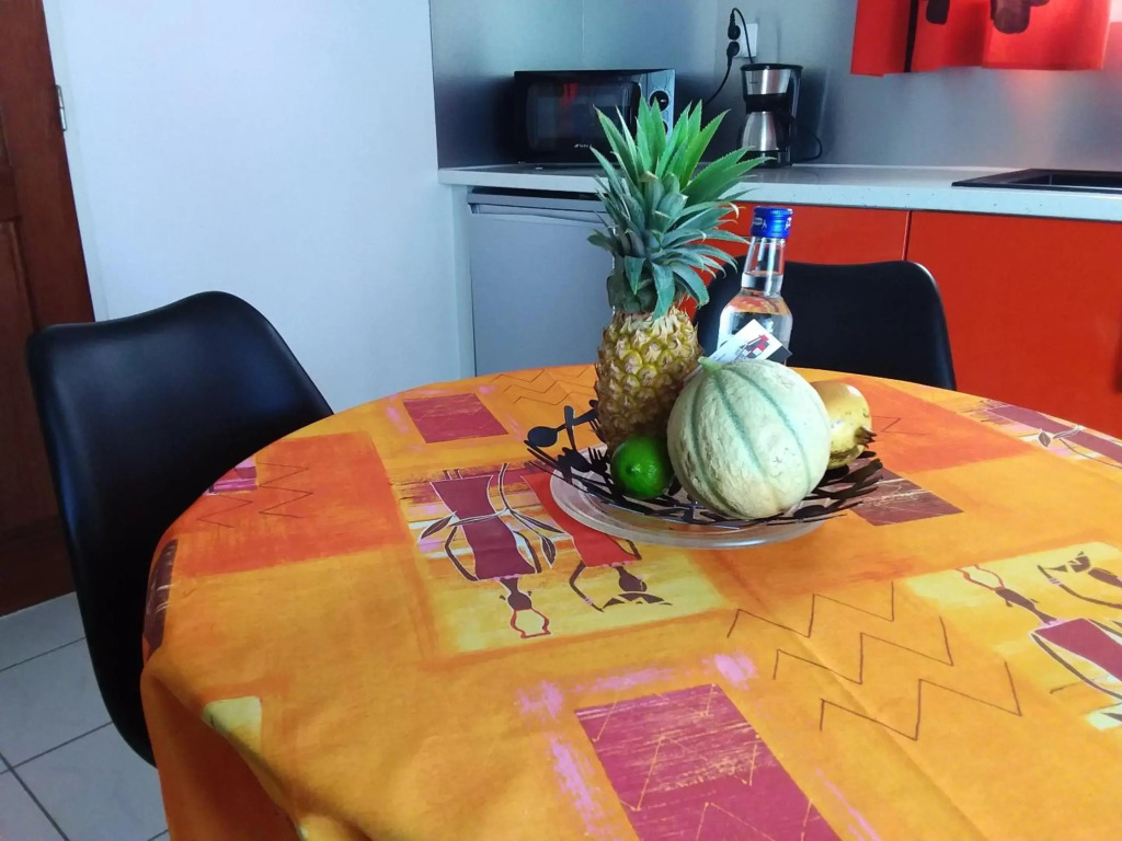 Maison d'une chambre avec piscine partagee jardin clos et wifi a Le Moule
