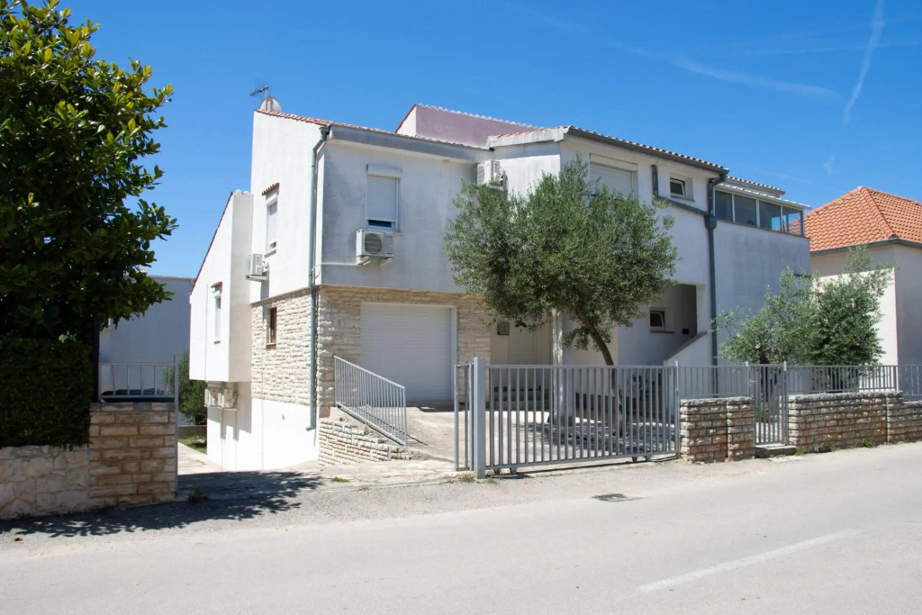 Pepi Apartments 2