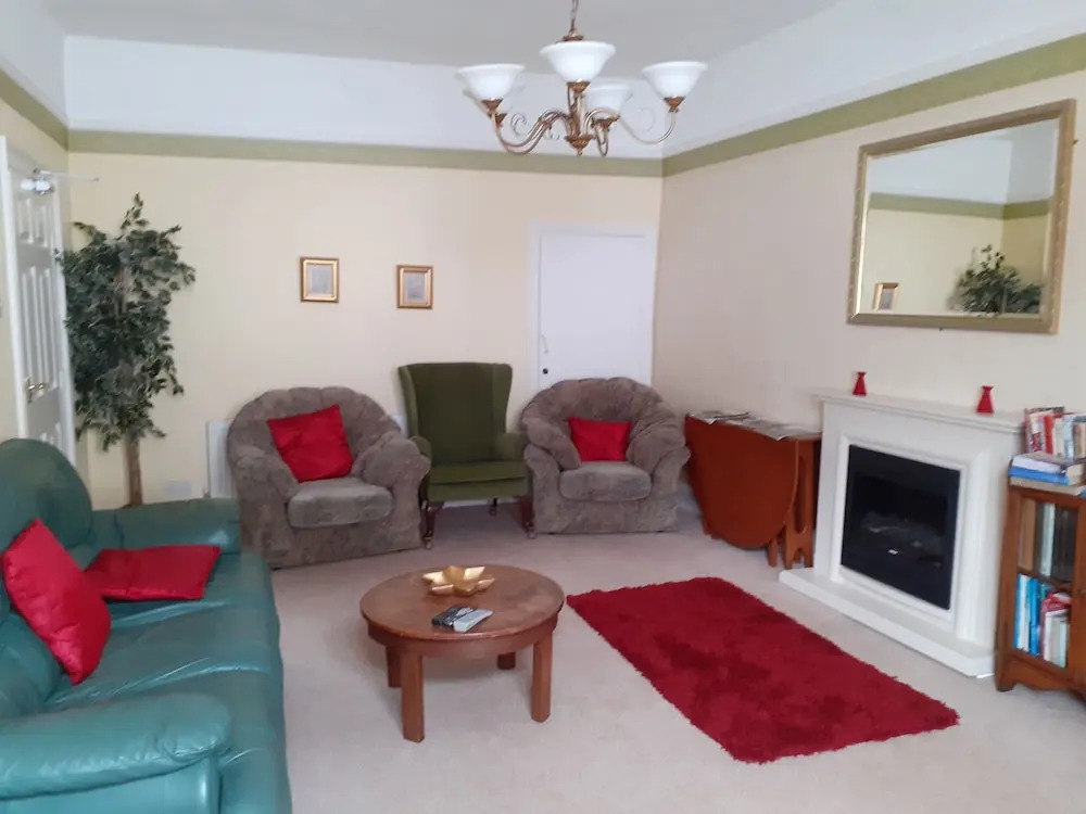 House - Sleeps 6 & Paid off Site Parking Available