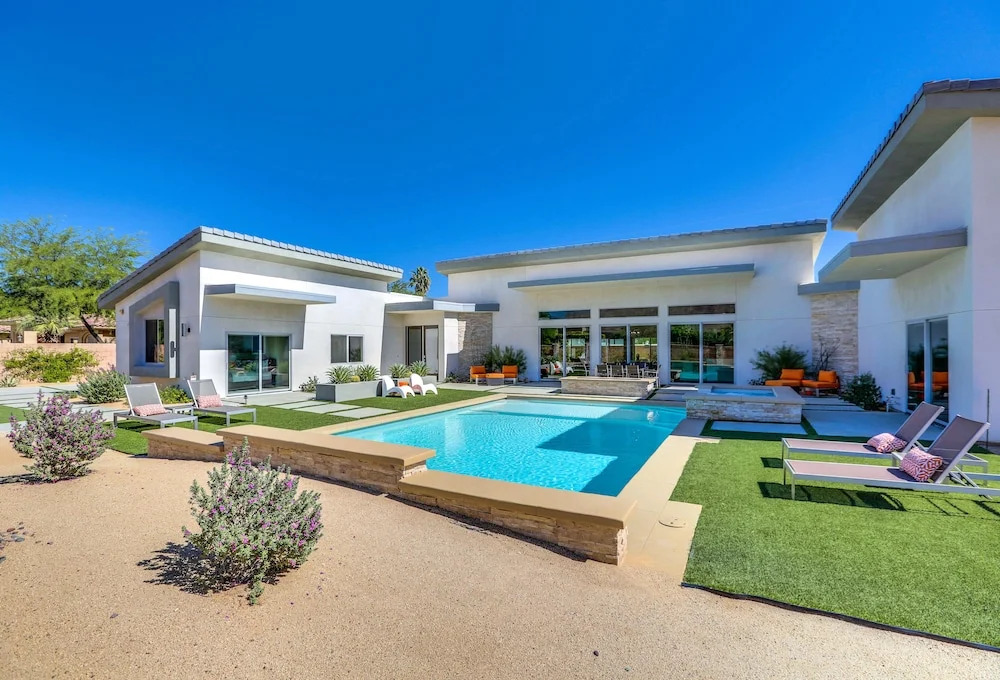 N Sunrise Home 4 Bedrooms 3 Bathrooms Home