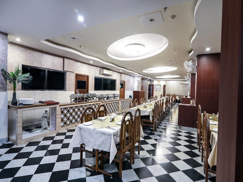 OYO 16050 Amer City Heritage Hotel