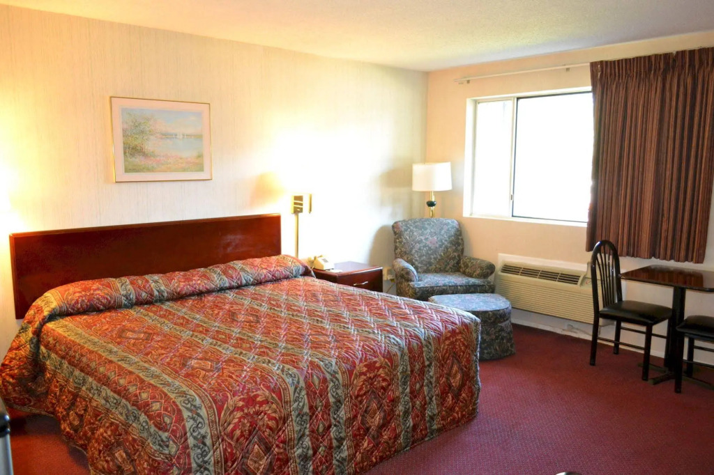 Latham Inn