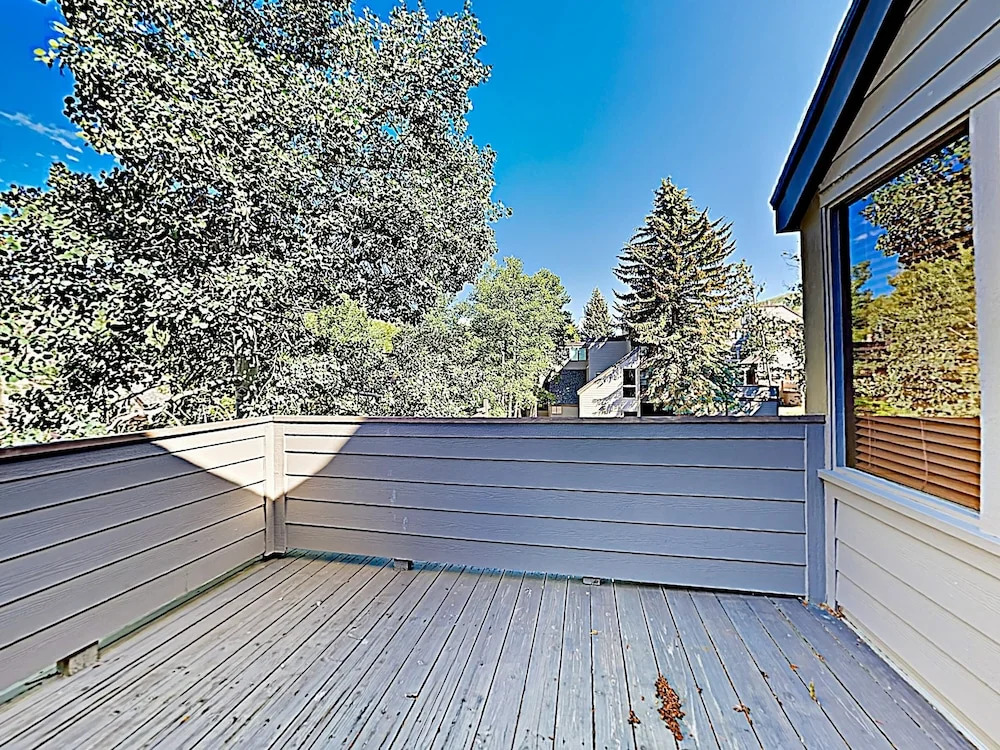New Listing! Ski Basecamp W/ Hot Tub, Walk To Lift 3 Bedroom Townhouse