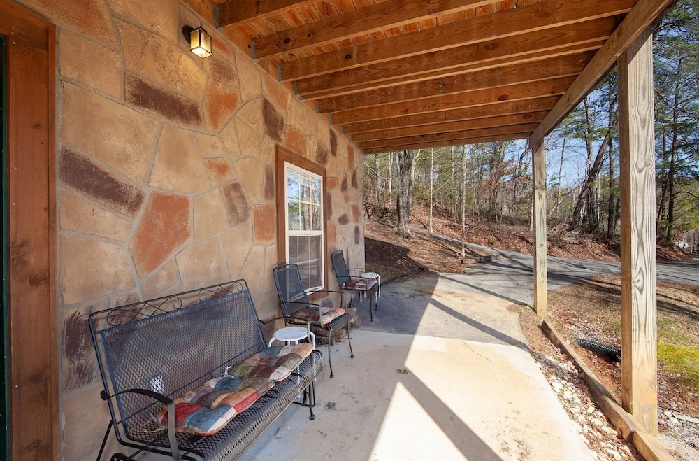 Sleepin' Inn 2 Bedroom Cabin by RedAwning