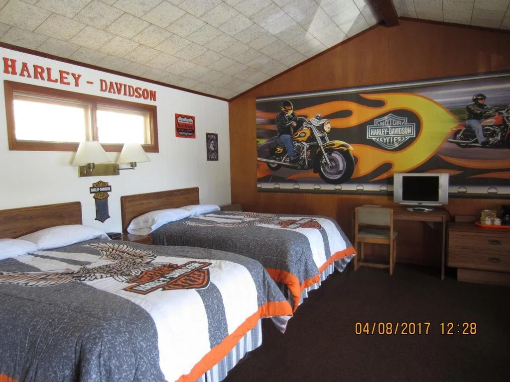 Gear Head Inn - Whittier
