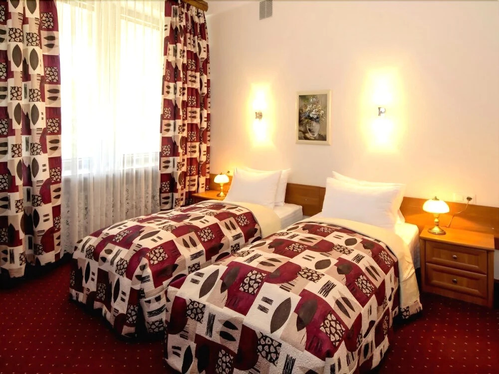 Auska Hotel
