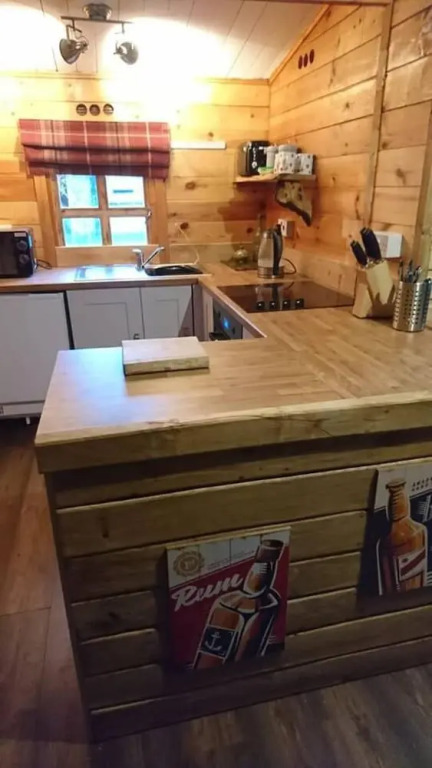 Sutton Coldfield 2-bed Caravan, Parking & Bar-b-q