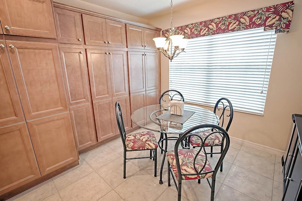 Enisgrove Way Home 3 Bedroom by The VIR Group