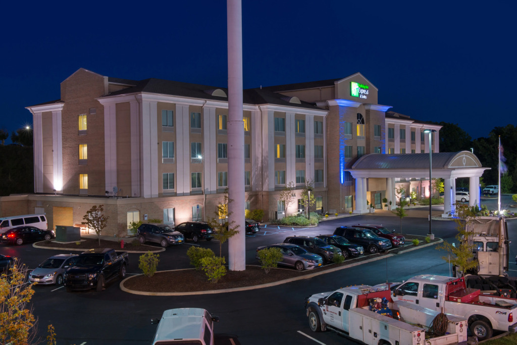 Holiday Inn Express and Suites Dickson City by IHG