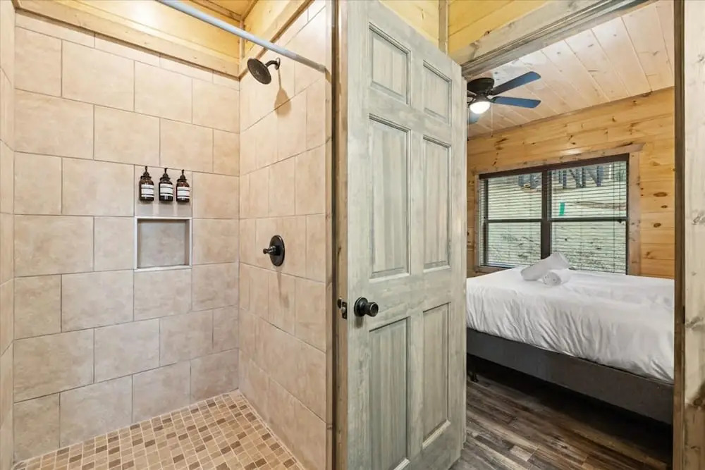 NEW - 1 Location Cabin Pool Hot Tub Arcade HL