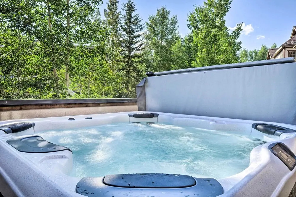 Breckenridge Condo w/ Hot Tub < 1 Mi to Ski Lifts