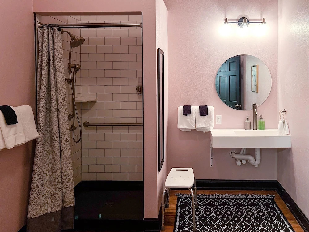 The Oliver Inn | Duluth Hotel Near Canal Park