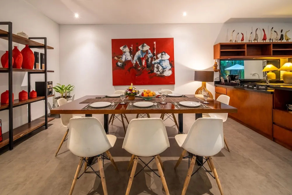 Colorful Private Villa 3 BR, Seminyak With Staff