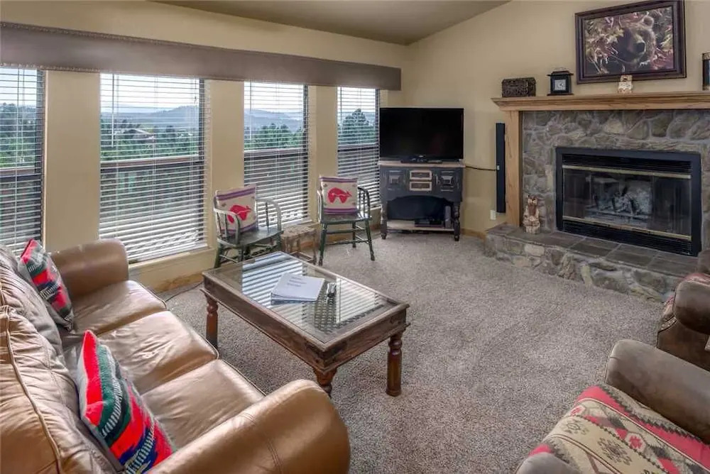 White Mountain Escape - Three Bedroom Cabin with Hot Tub