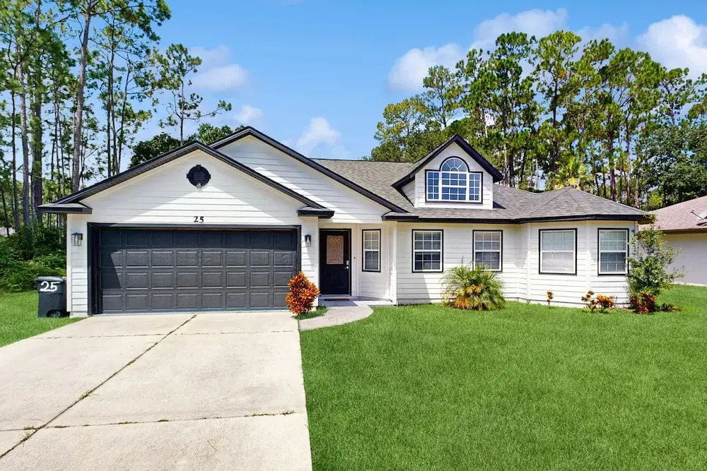 Home Near the Beach With Private Pool, Inviting Patio, Streaming & AC