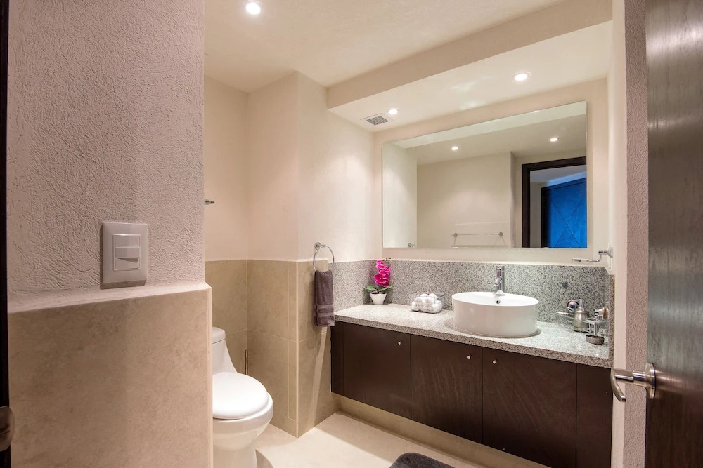 Stunning Upgraded Condo All Oceanfront