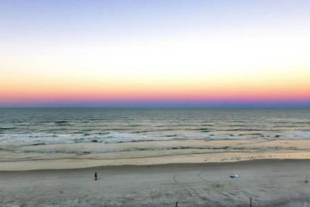 611 3 Beds Luxury Oceanfront Studio