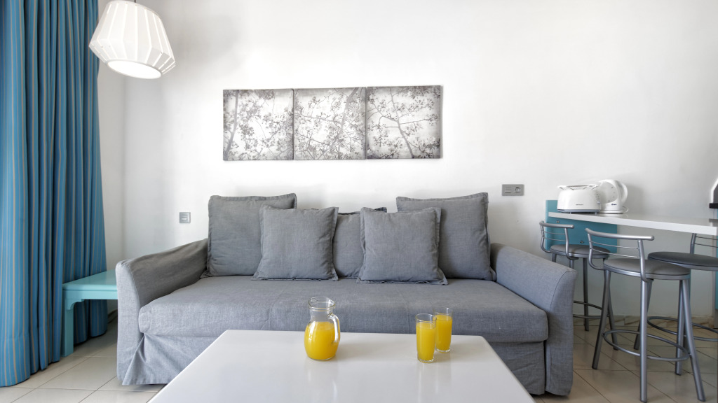 Los Veleros Apartments